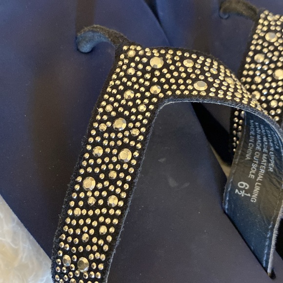 Yellow Box sandals flip flops Sz6.5.  Navy blue color - Picture 8 of 8